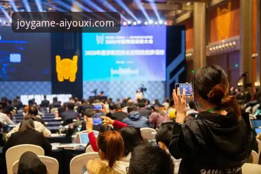 2026爱游戏手游平台 资深用户分享:夏季转会窗口风云变幻,爱游戏平台带你直击重磅新闻